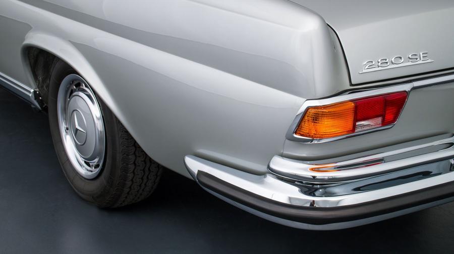 Детали экстерьера Mercedes-Benz 280 SE 3.5 Coupe (W111) 1970 года  (фото 9 из 20)